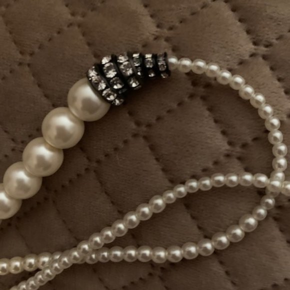MILLIANNA Pearl and Crystal Long Deco Strand, NWOT - Picture 5 of 7